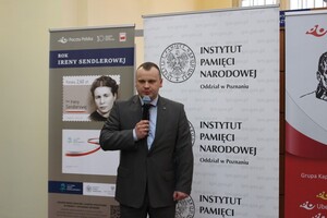 Wystawę otworzył dyrektor Regionu Sieci Poczty Polskiej w Poznaniu Leszek Gawarecki
