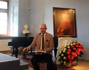 Pierwszą sesję prowadził dyrektor poznańskiego oddziału IPN dr hab. Rafał Reczek