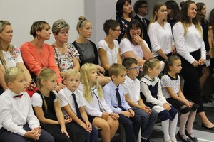 Delegacja pierwszoklasistów z gnieźnieńskich szkół
