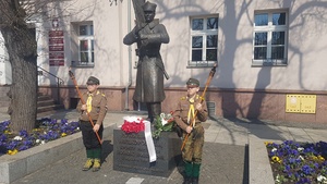 Złożenie kwiatów pod pomnikiem Powstańców Wielkopolskich