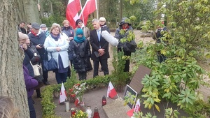 Paweł Woźniak, przedstawiciel Polonii w Niemczech opowiada o pracach poszukiwawczych prowadzonych na cmentarzu przez Biuro Poszukiwań i Identyfikacji IPN, w których brał udział