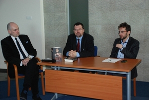Moderatorem spotkania był dr Rafał Reczek, dyrektor poznańskiego Oddziału IPN (od lewej)