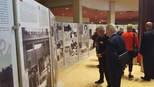 Prezentacja wystawy „Rozstrzelane miasta. Poznań – Budapeszt 1956” w siedzibie Rady Europy w Strasburgu podczas Europejskiego Szczytu Przewodniczących Parlamentów.