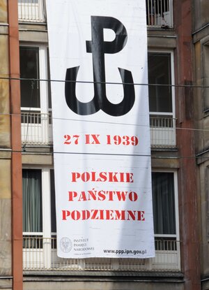 Baner IPN upamiętniający 77. rocznicę powstania Polskiego Państwa Podziemnego