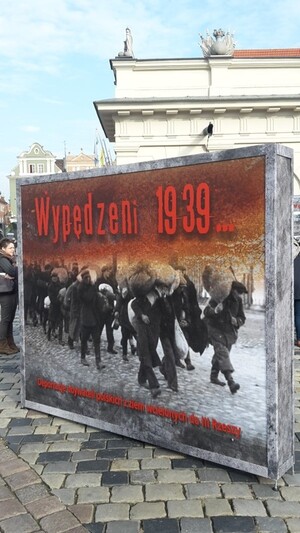 Otwarcie wystawy „Wypędzeni 1939... Deportacje obywateli polskich z ziem wcielonych do III Rzeszy” w Odwachu, Poznań 27 października 2016