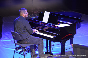 Koncert Zaduszkowy w Teatrze Muzycznym, Poznań 3 listopada 2016. Występ Trio Łódzko-Chojnowskiego