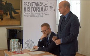 Przemowa przewodniczącego Komitetu prof. dr. hab. Zbigniewa Pilarczyka, obok zastępca przewodniczącego Paweł Klimczak