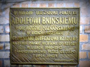 Tablica pamięci Adolfa Bnińskiego w Forcie VII Fot. Ewa Liszkowska