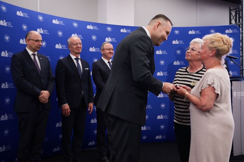 Uroczystość wręczenia Krzyży Wolności i Solidarności oraz medali Reipublicae Memoriae Meritum – 18 czerwca 2024. Fot. Mikołaj Bujak (IPN)