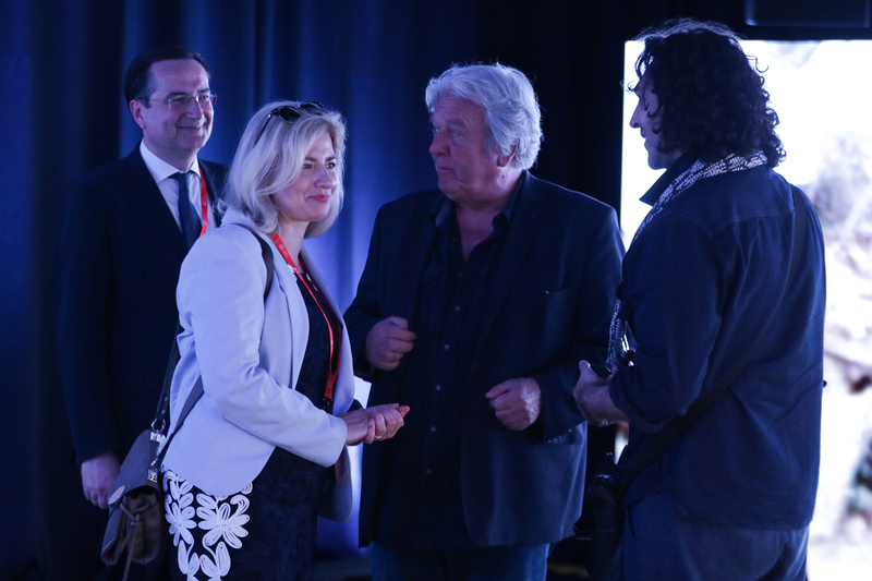 Wystawa „Szlaki Nadziei. Odyseja Wolności” prezentowana podczas Wielkopolskiego Kongresu Pamięci Narodowej – 18 czerwca 2024. Na zdj. dyrektor Biura Współpracy Międzynarodowej Agnieszka Jędrzak oraz kompozytor Henri Seroka. Fot. Mikołaj Bujak (IPN)