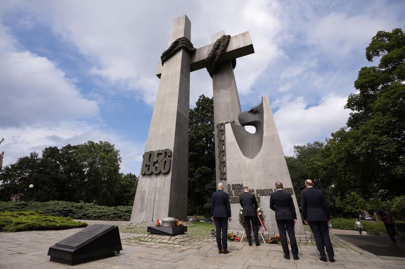 Delegacja Instytutu Pamięci Narodowej oddała hołd Bohaterom Czerwca 1956 roku. Fot. Mikołaj Bujak (IPN)