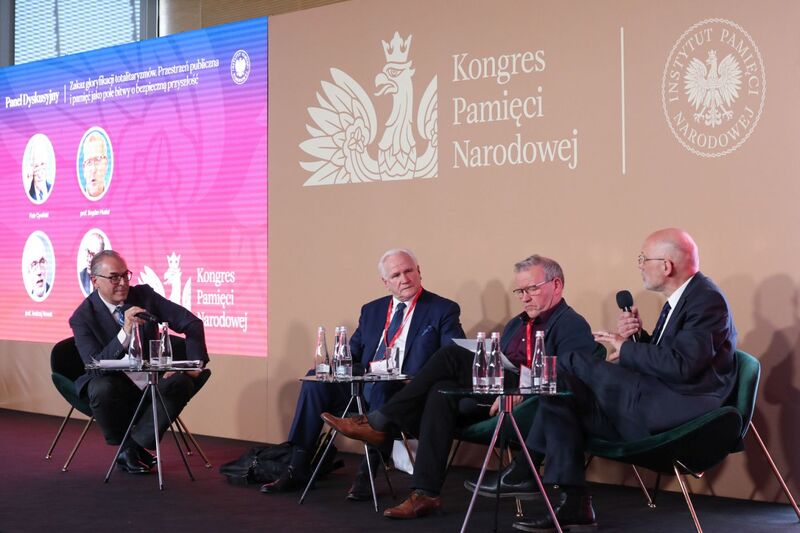 Panel „Zakaz gloryfikacji totalitaryzmów. Przestrzeń publiczna i pamięć jako pole bitwy o bezpieczną przyszłość” – Warszawa, 13 kwietnia 2023. Fot. Mikołaj Bujak (IPN)