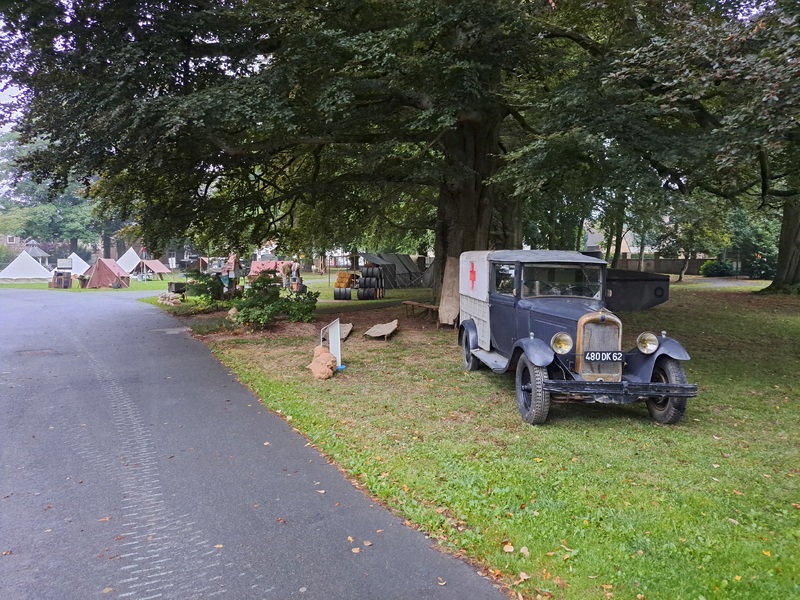 Rekonstrukcja polskiego obozu wojskowego z 1944 r.