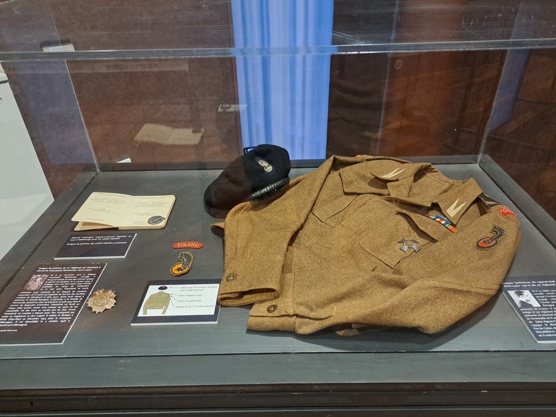 Rekonstrukcja polskiego obozu wojskowego z 1944 r.