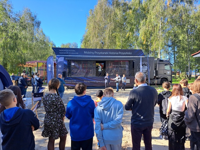 Mobilny Przystanek Historia Przyszłości w Sławie. Fot. Marta Sankiewicz (IPN)