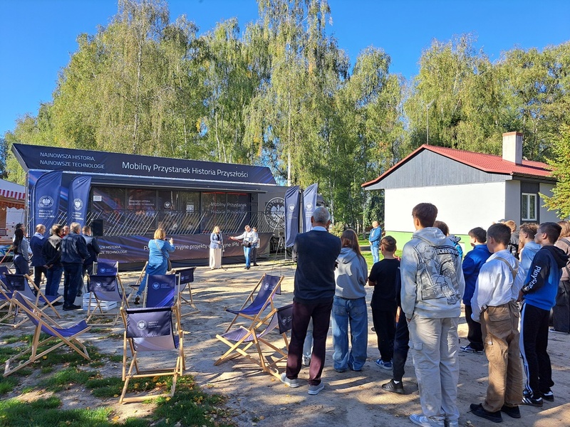Mobilny Przystanek Historia Przyszłości w Sławie. Fot. Marta Sankiewicz (IPN)