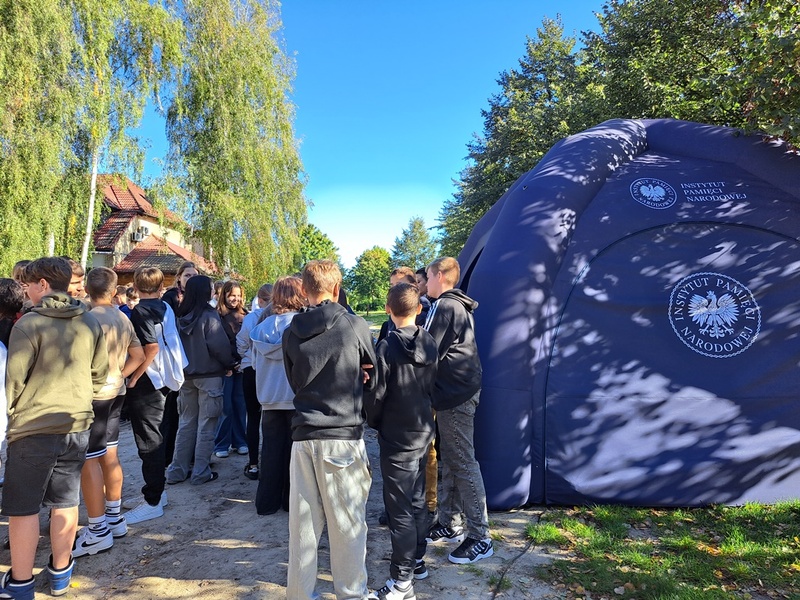 Mobilny Przystanek Historia Przyszłości w Sławie. Fot. Marta Sankiewicz (IPN)