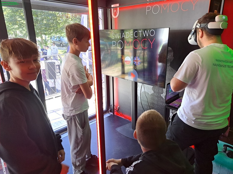 Mobilny Przystanek Historia Przyszłości w Sławie. Fot. Marta Sankiewicz (IPN)