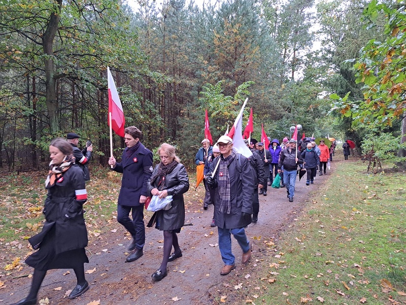VI Marsz Pamięci w lasach Palędzia i Dąbrówki. Fot. Marta Szczesiak-Ślusarek
