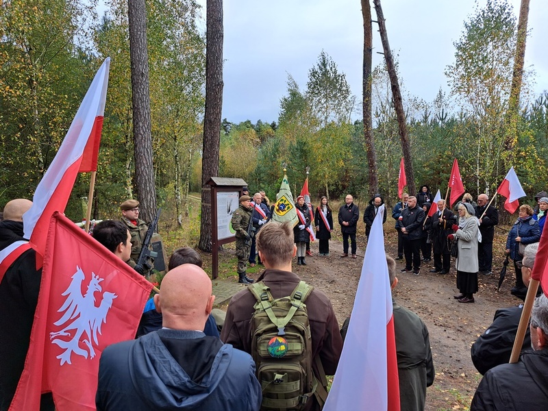 VI Marsz Pamięci w lasach Palędzia i Dąbrówki. Fot. Marta Szczesiak-Ślusarek