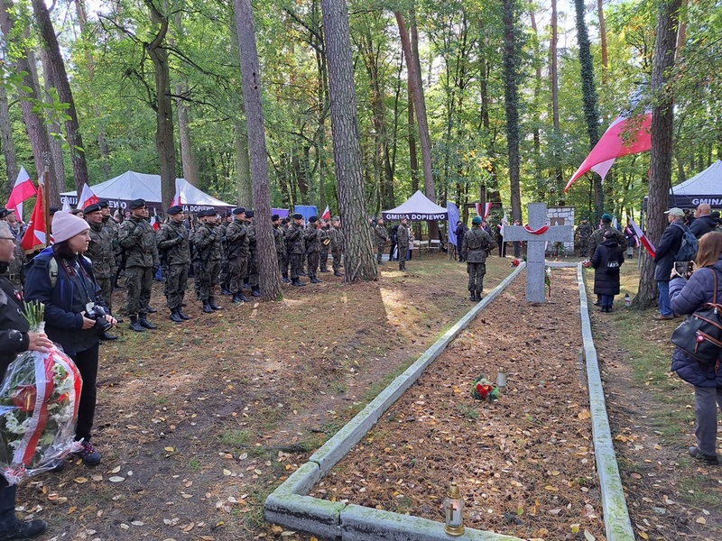 VI Marsz Pamięci w lasach Palędzia i Dąbrówki. Fot. Marta Szczesiak-Ślusarek