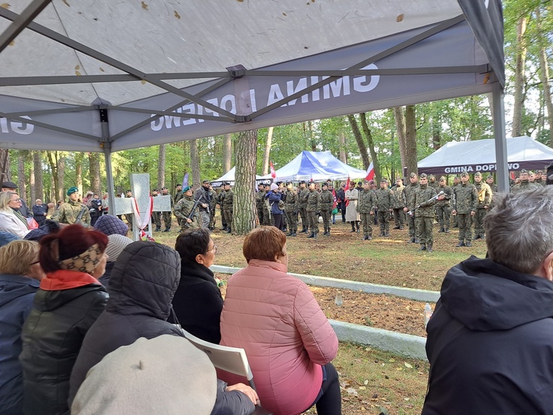 VI Marsz Pamięci w lasach Palędzia i Dąbrówki. Fot. Marta Szczesiak-Ślusarek
