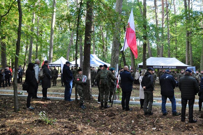 VI Marsz Pamięci w lasach Palędzia i Dąbrówki. Fot. Tomasz Cieślak
