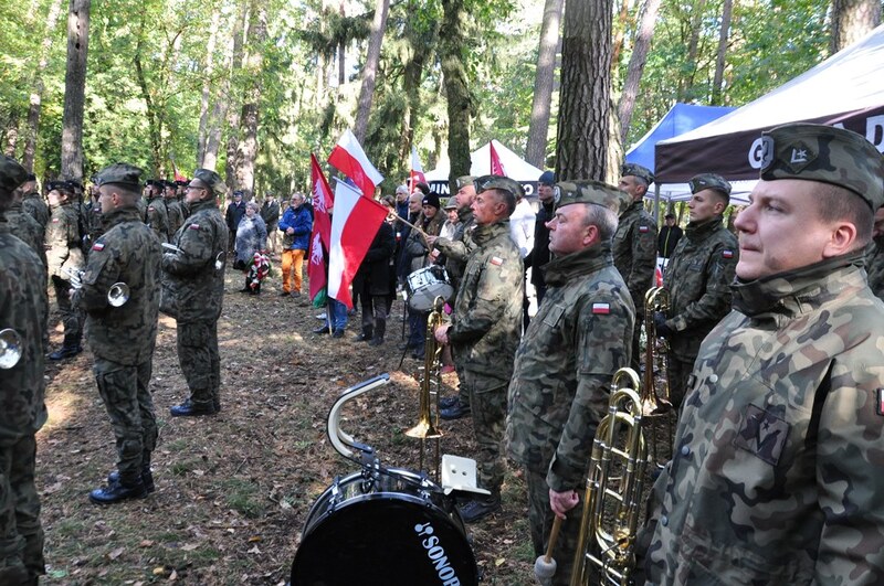 VI Marsz Pamięci w lasach Palędzia i Dąbrówki. Fot. Tomasz Cieślak