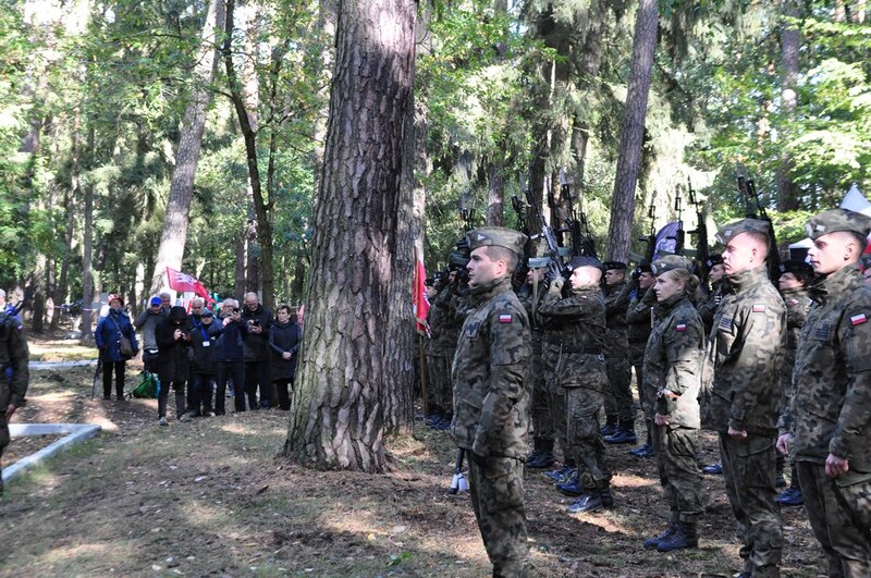 VI Marsz Pamięci w lasach Palędzia i Dąbrówki. Fot. Tomasz Cieślak