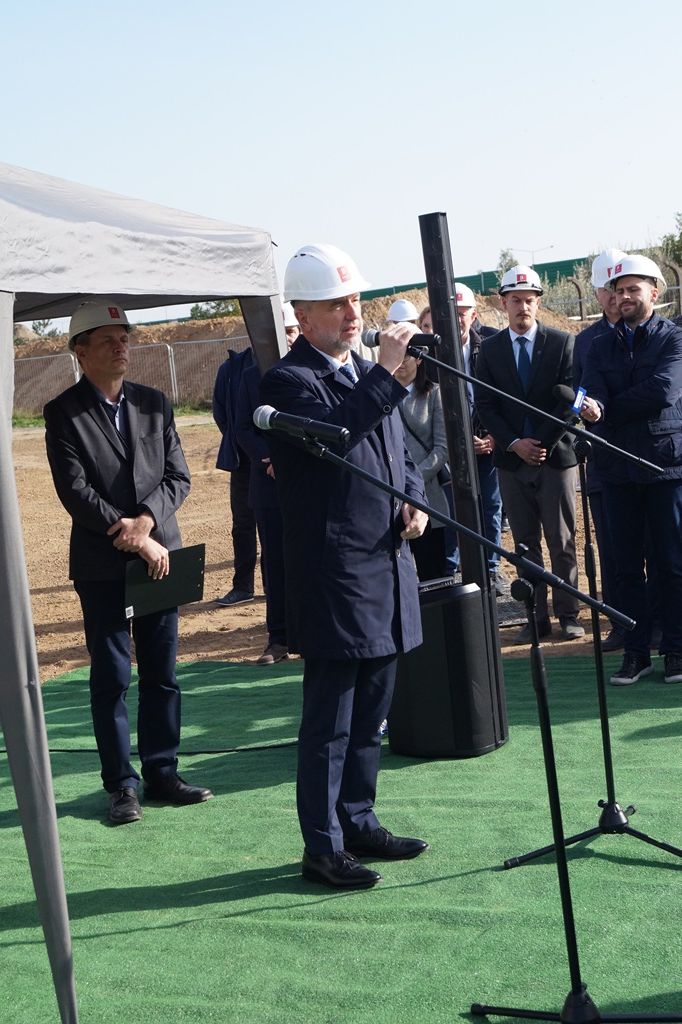 Marszałek Marek Woźniak inauguruje akcję Zapal znicz pamięci podczas uroczystości w Muzeum Martyrologicznym w Żabikowie