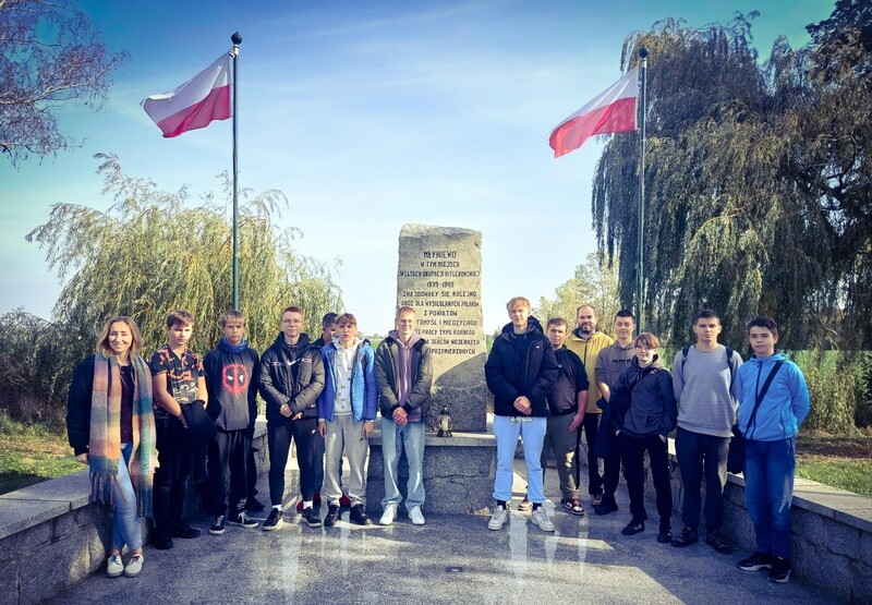 Miejsce Pamięci w Młyniewie, Zespół Szkół Technicznych Grodzisk Wielkopolski