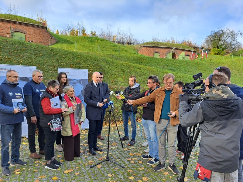 Konferencja prasowa na temat projektu IPN „Straty osobowe i ofiary represji pod okupacją niemiecką w latach 1939–1945” – Poznań, 31 października 2024. Fot. Marta Sankiewicz (IPN)