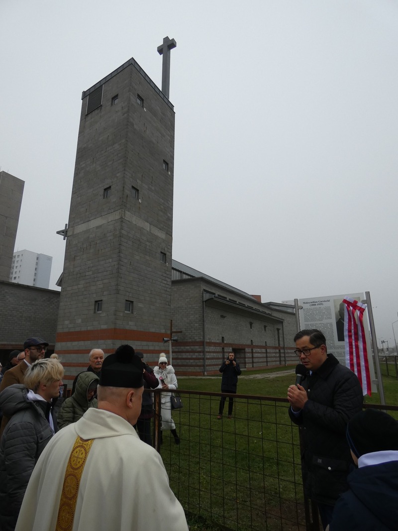 Odsłonięcie tablicy informacyjnej upamiętniającej działacza niepodległościowego inż. Maksymiliana Garsteckiego