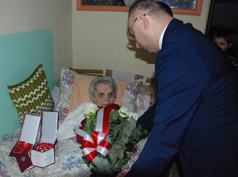 Pani Maria Tkaczyk i zastępca Prezesa IPN dr Mateusz Szpytma