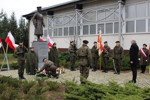 Uroczystość pod Pomnikiem Gen. Józefa Dowbora Muśnickiego w Lusowie