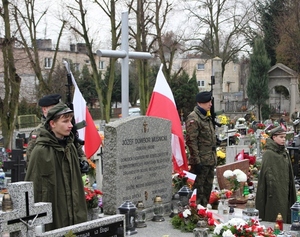 Uroczystość przy grobie Gen. Józefa Dowbora Muśnickiego w Lusowie