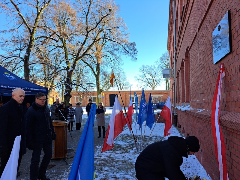 Odsłonięcie tablicy upamiętniającej 17 Pułk Ułanów Wielkopolskich – Gniezno, 14 lutego 2025. Fot. Marta Sankiewicz IPN