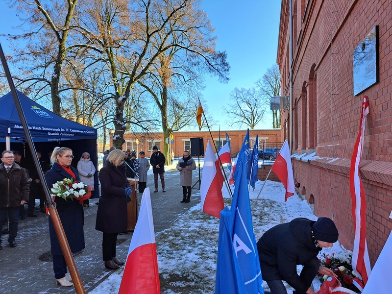 Odsłonięcie tablicy upamiętniającej 17 Pułk Ułanów Wielkopolskich – Gniezno, 14 lutego 2025. Fot. Marta Sankiewicz IPN