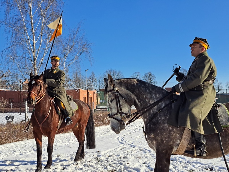 Pokaz kawaleryjski ułanów z Oddziału Terenowego im. 17 Pułku Ułanów Wielkopolskich – Stowarzyszenia Polski Klub Kawaleryjski. Fot. Marta Sankiewicz IPN