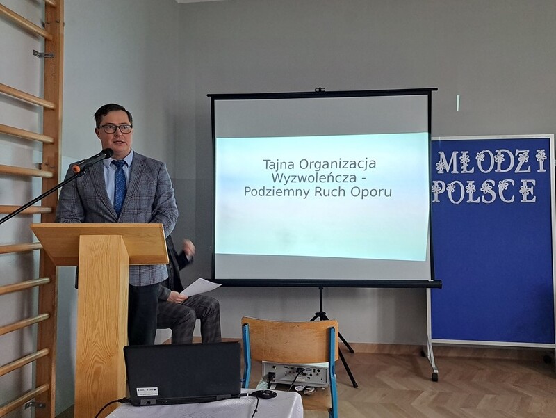 Uroczystość odsłonięcia tablicy upamiętniającej członków Tajnej Organizacji Wyzwoleńczej – Wytomyśl, 28 lutego 2025