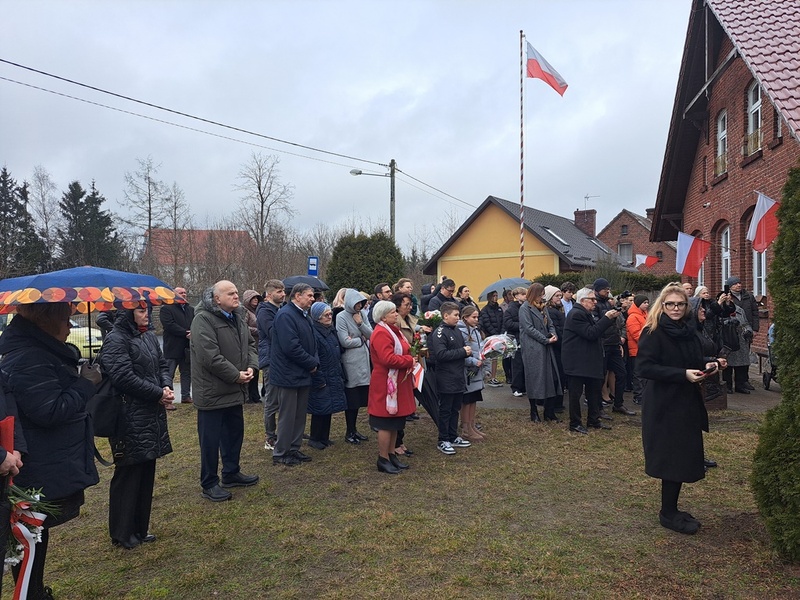 Uroczystość odsłonięcia tablicy upamiętniającej członków Tajnej Organizacji Wyzwoleńczej – Wytomyśl, 28 lutego 2025