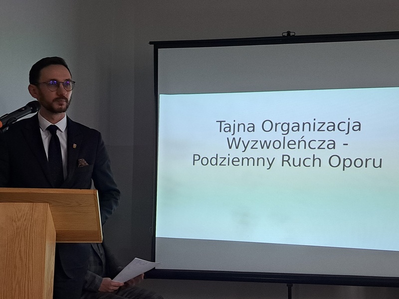 Uroczystość odsłonięcia tablicy upamiętniającej członków Tajnej Organizacji Wyzwoleńczej – Wytomyśl, 28 lutego 2025