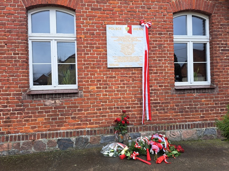 Uroczystość odsłonięcia tablicy upamiętniającej członków Tajnej Organizacji Wyzwoleńczej – Wytomyśl, 28 lutego 2025