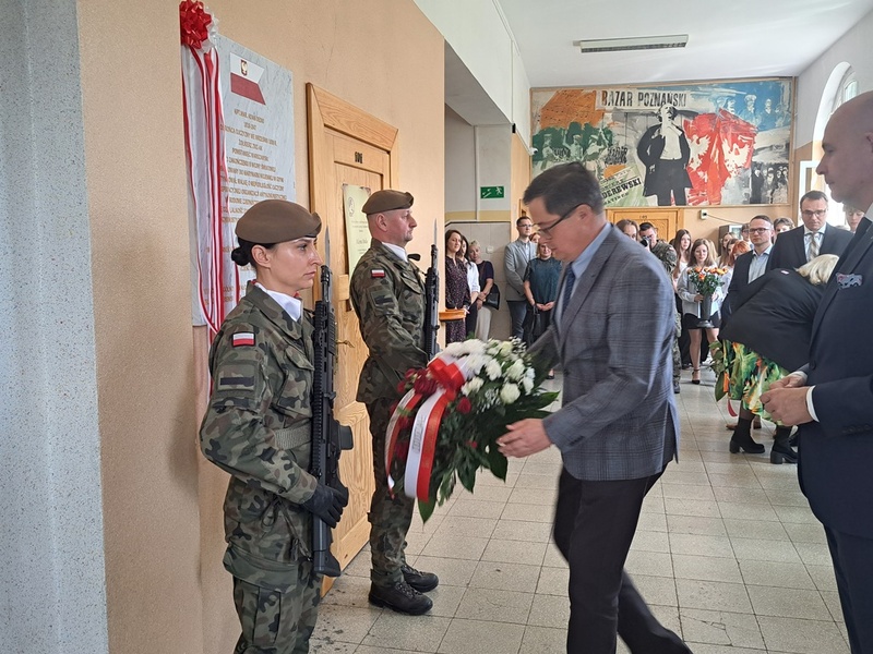 Uroczystość odsłonięcia tablicy upamiętniającej kpt. mar. Adama Dedio – Poznań, 14 kwietnia 2025