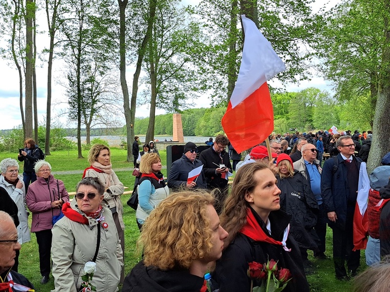 Uroczystość pod „Murem Narodów”. Miejsce Pamięci i Przestrogi Ravensbrück. Fot. Marta Szczesiak-Ślusarek (IPN)
