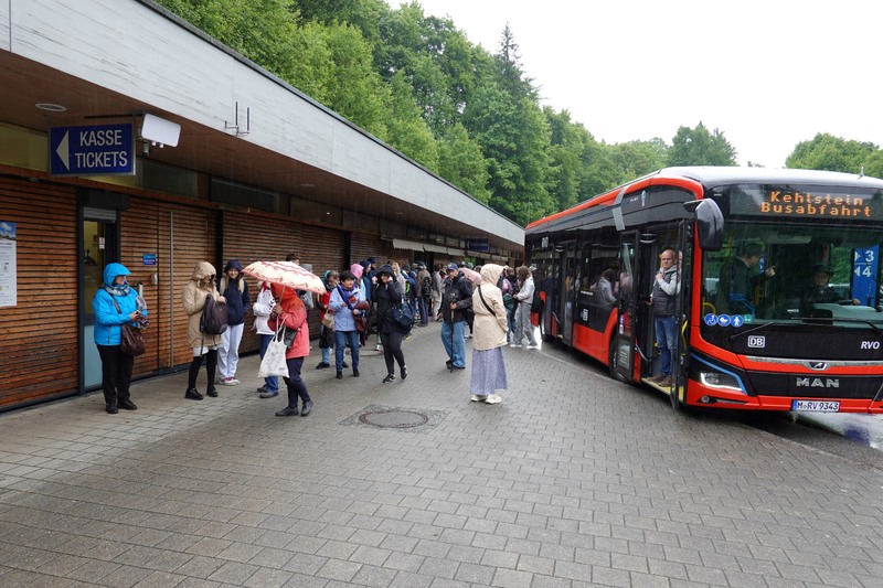 Wizyta w Kehlsteinhaus „Orlim gnieździe” w Niemczech. Fot. Tomasz Cieślak (IPN)