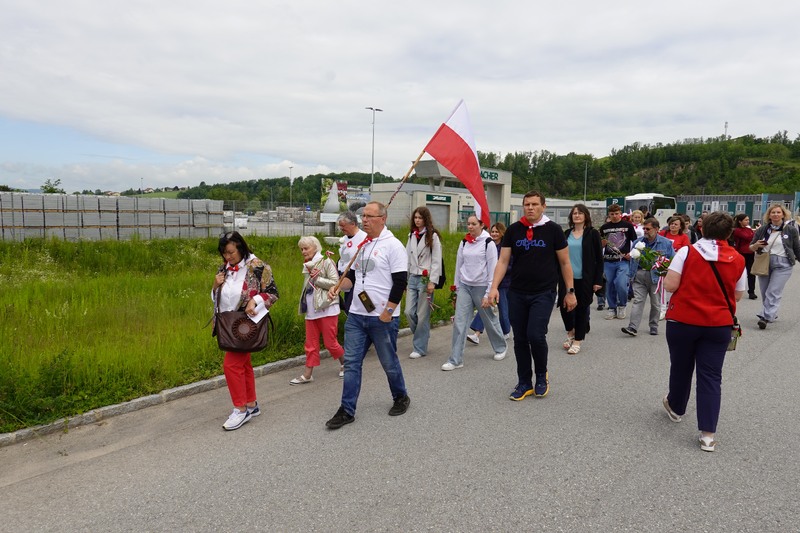 Wizyta w miasteczku Gusen. Teren byłego obozu koncentracyjnego KL Gusen I. Fot. Tomasz Cieślak (IPN)