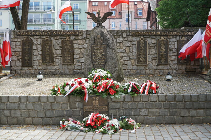 Uroczystość przy Pomniku Poległych w Powstaniu Poznańskim 28-30 Czerwca 1956 r. Fot. Wielkopolskie Muzeum Niepodległości