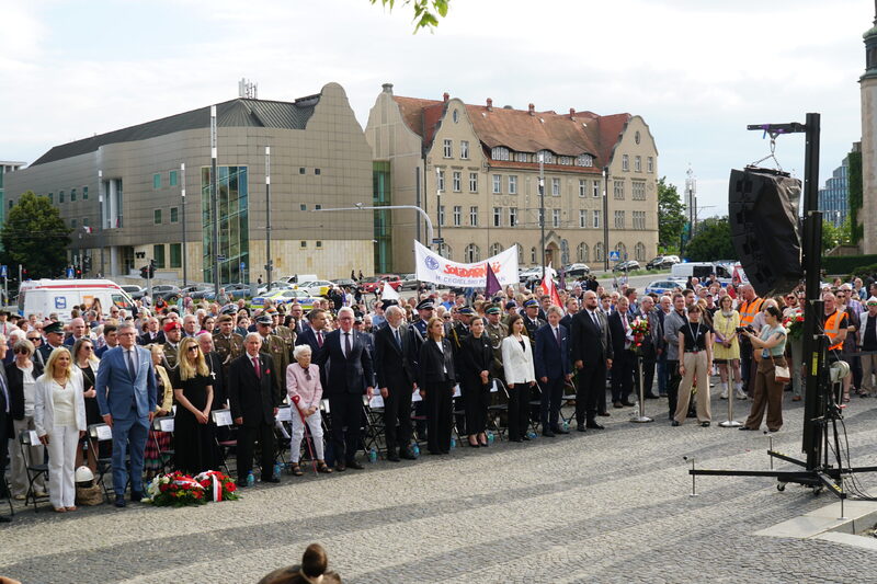 Uroczystość główna przy pomniku Poznańskiego Czerwca 1956. Fot. Wielkopolskie Muzeum Niepodległości