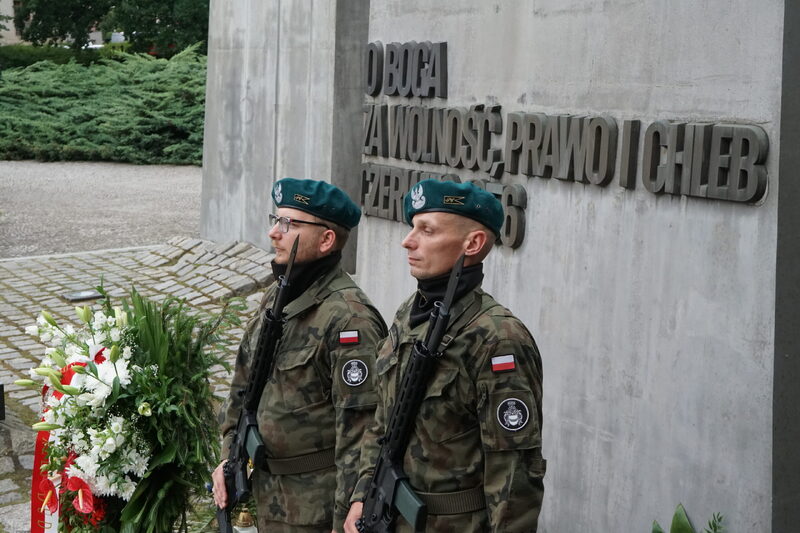 Uroczystość główna przy pomniku Poznańskiego Czerwca 1956. Fot. Wielkopolskie Muzeum Niepodległości